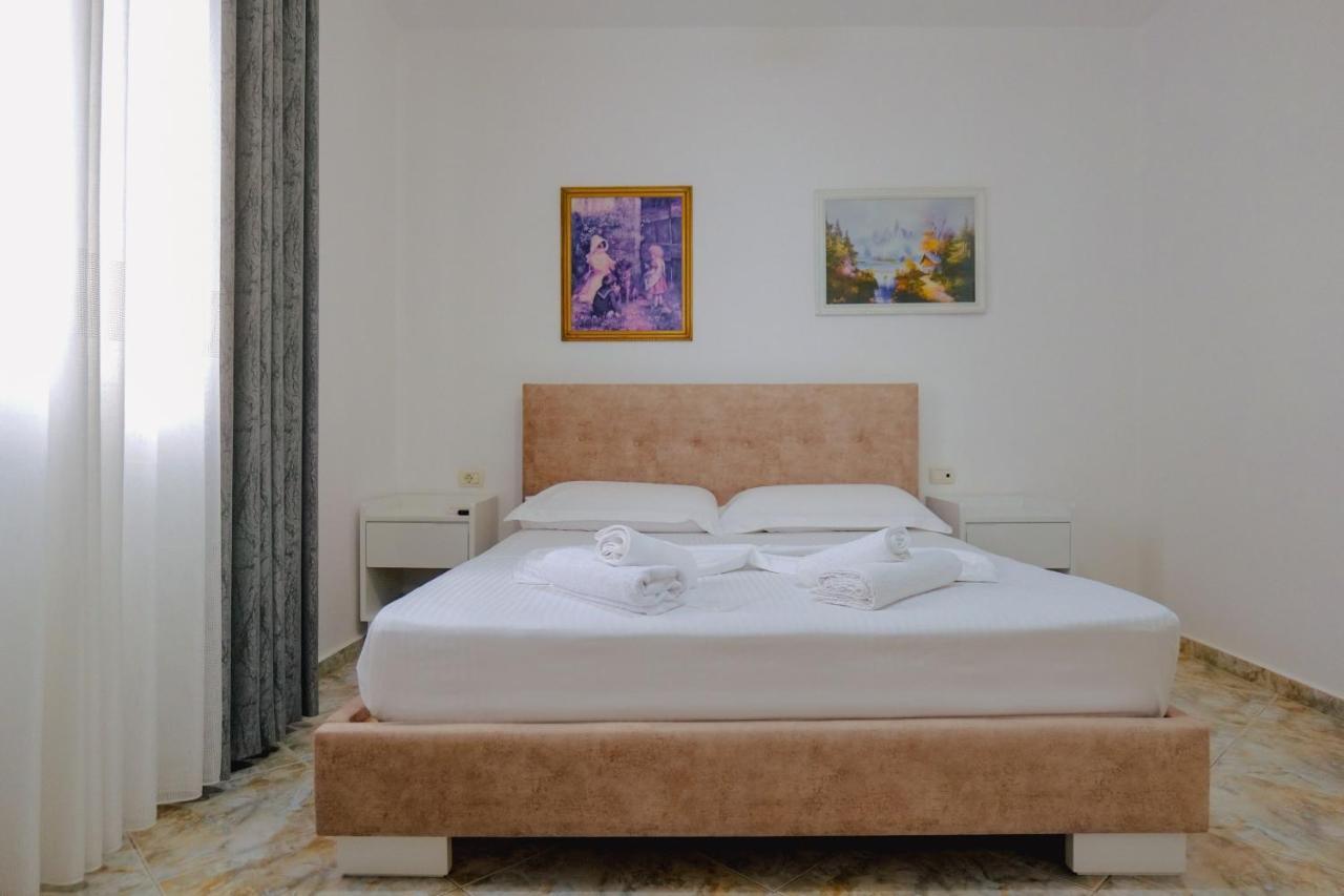 Vila Jon'A Sarande Exterior photo