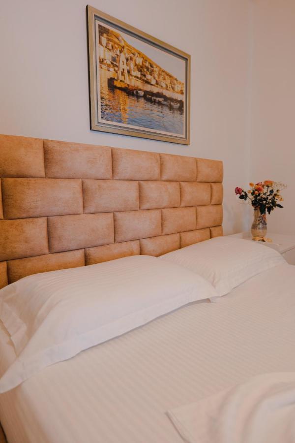 Vila Jon'A Sarande Exterior photo